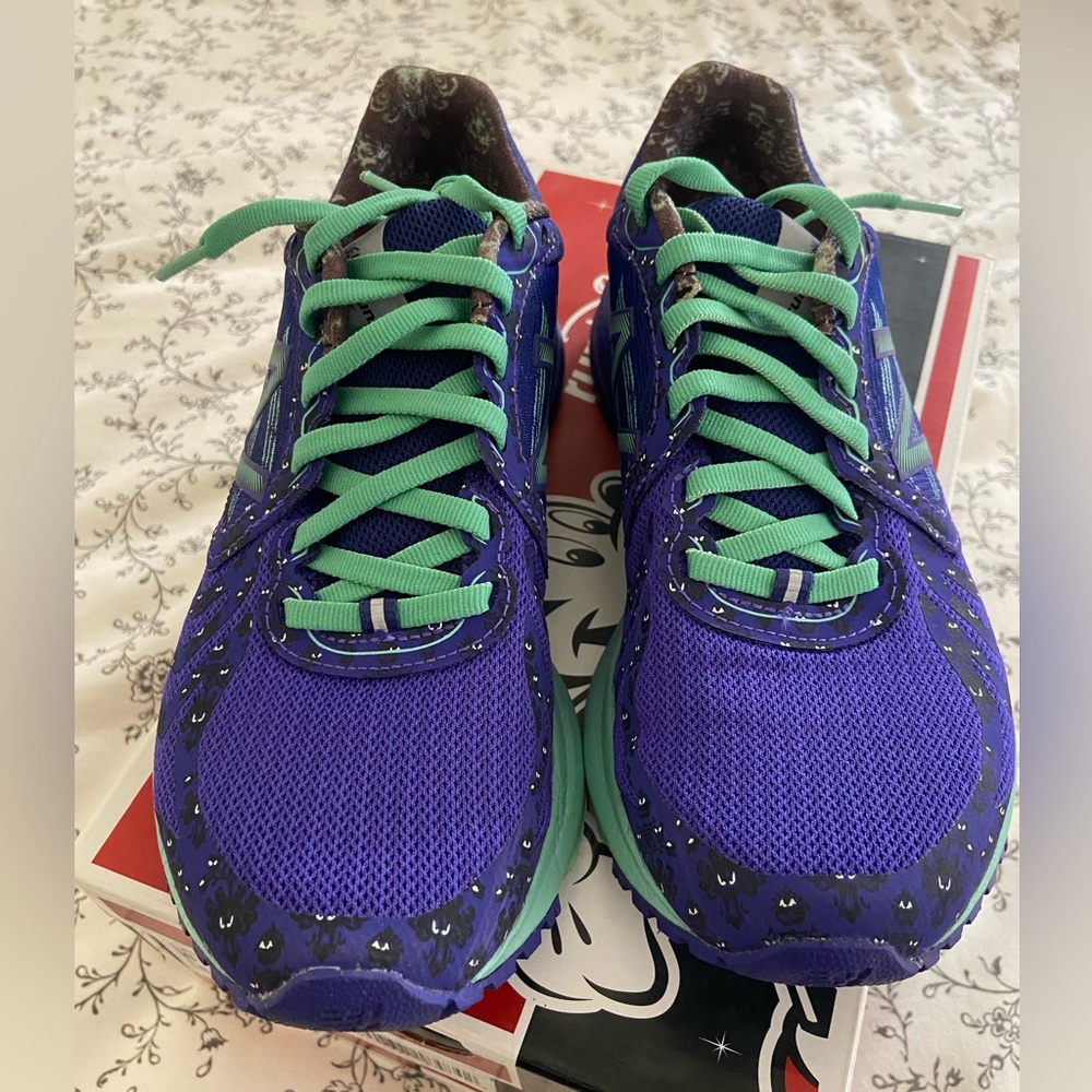 Run Disney Shoes, Haunted Mansion glow in the dark, size 6.5 New Balance